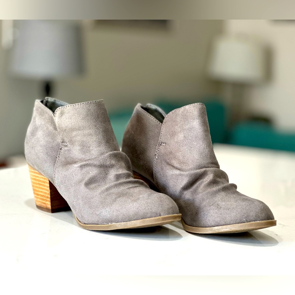 Clarice Light gray slouch suede bootie